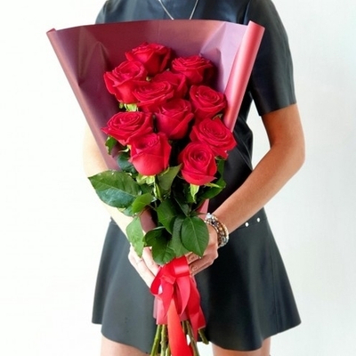 11 красных роз