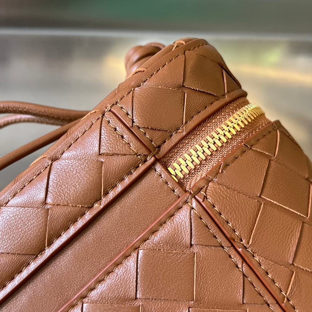 Bottega Veneta Mini Intrecciato Vanity Case