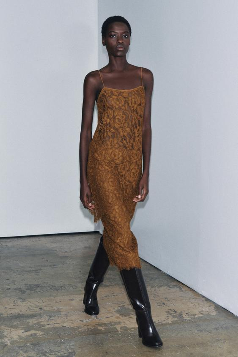 ZARA ЮБКА МИДИ ИЗ КРУЖЕВА — ZW COLLECTION LIMITED EDITION, ГОРЧИЧНЫЙ