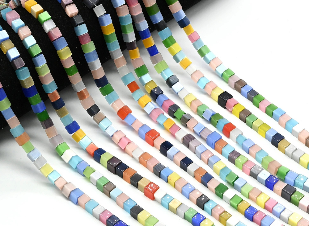 кгк5-цм Кошачий глаз (имит.) кубик 5мм, цветной микс, нить 19см