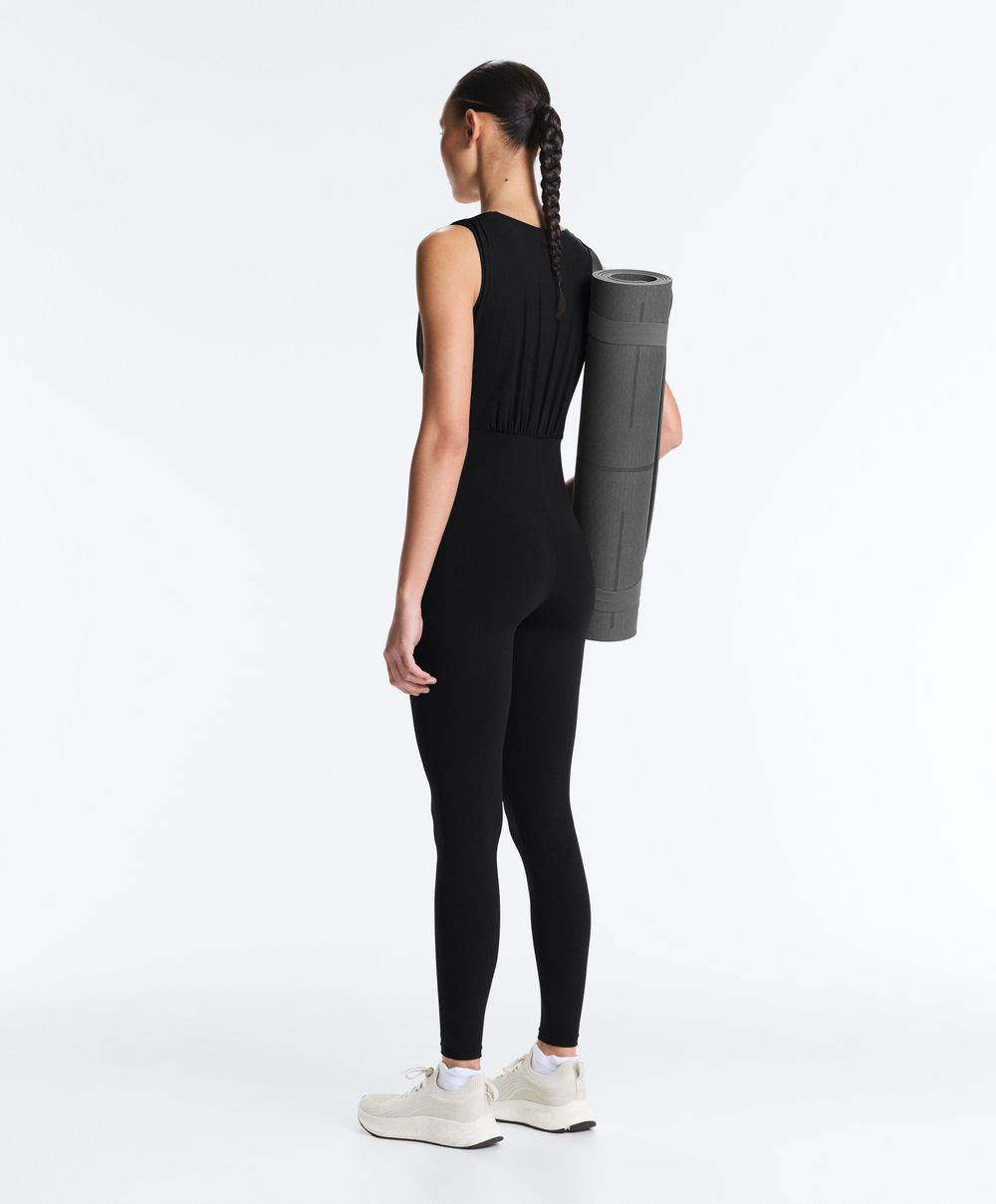 Oysho Длинный комбинезон Light Touch с V-образным вырезом, черный