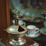 Редкая кофемолка в стиле раннего Модерна