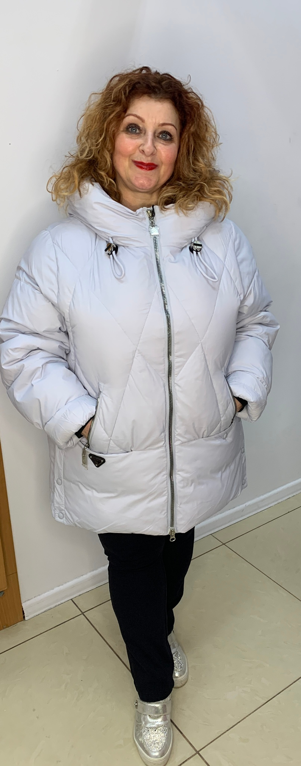 Теплая голубая куртка с капюшоном и 4 кармашками