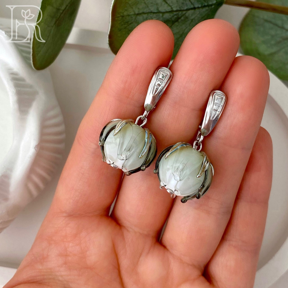 LEFIREL' Серьги серебряные женские "Келия" с цветами из муранского стекла / ювелирные украшения из родированного серебра 925