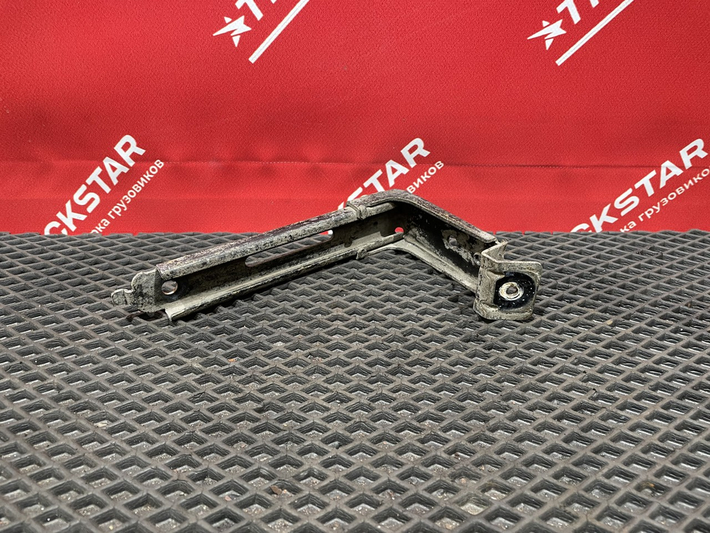 Кронштейн крыла заднего