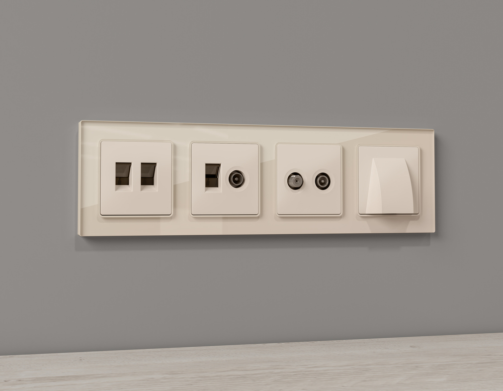 AP3321 Лицевая панель ALFA (Бежевый матовый) для компьютерной/телефонной двойной розетки RJ-45/RJ-11 QUANT