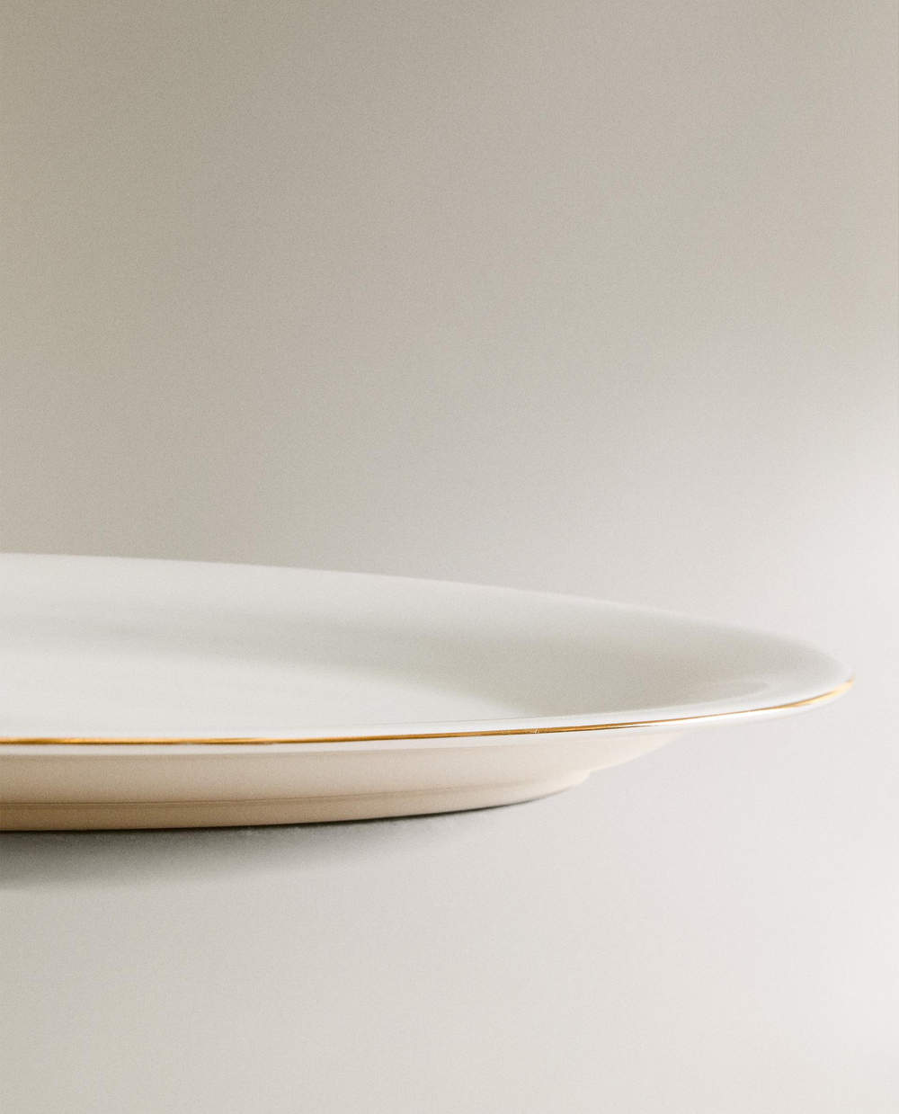 Zara Home блюдо сервировочное из костяного фарфора, цвет золотой, 35 см