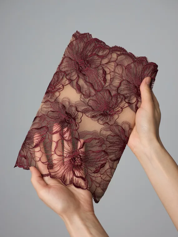 05-172 Вышивка на неэл. сетке 25 см, бежевый/бордовый