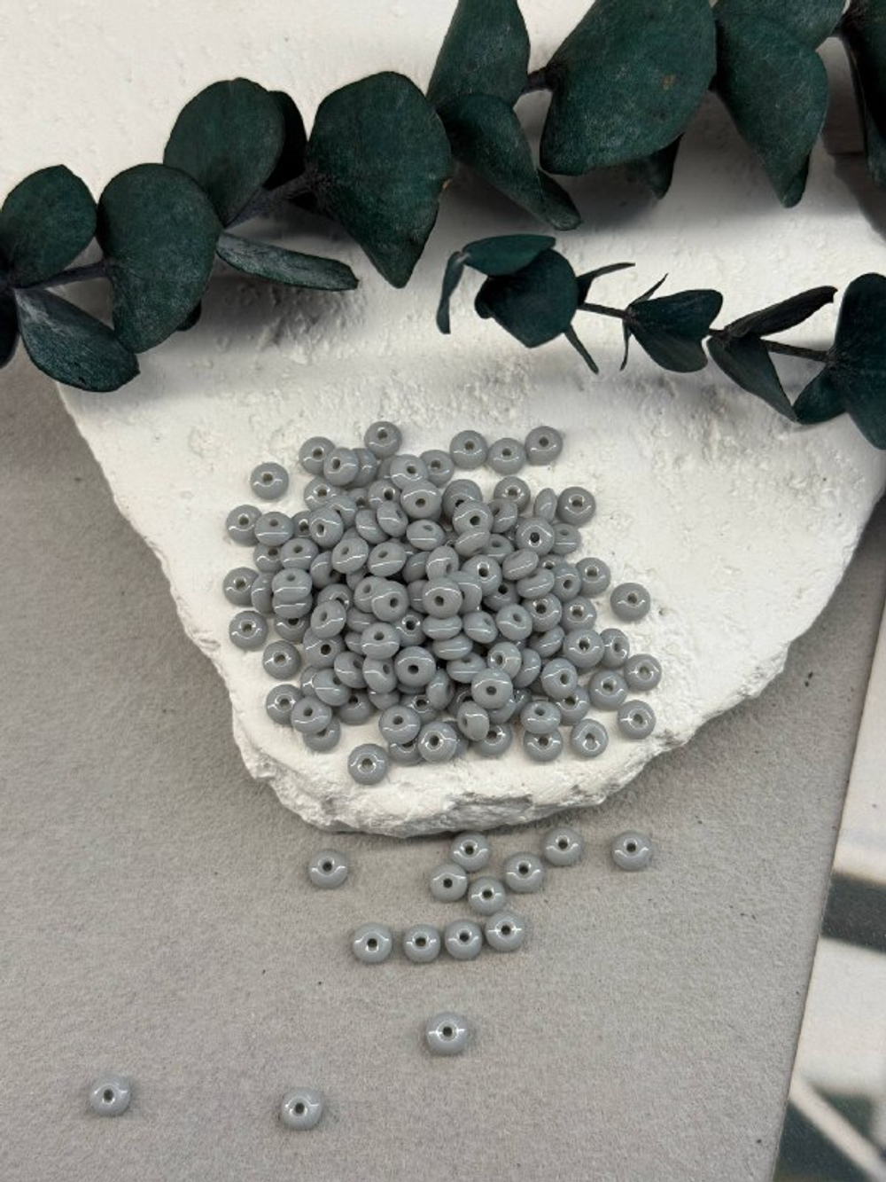 Стеклянные бусины 4 мм "Диск" серый, 150 штук