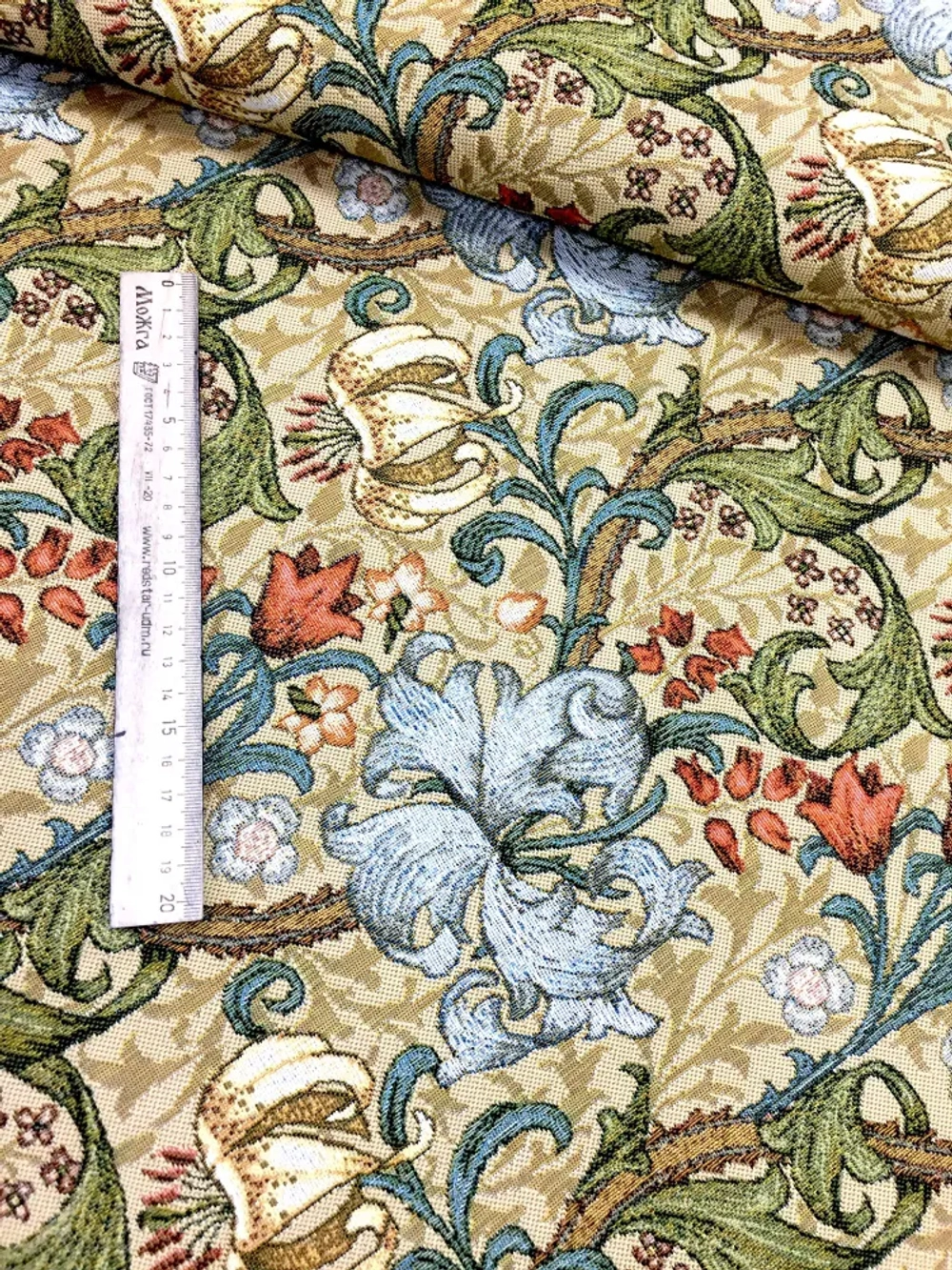 Гобеленовая ткань Лилии светлый фон 175 см