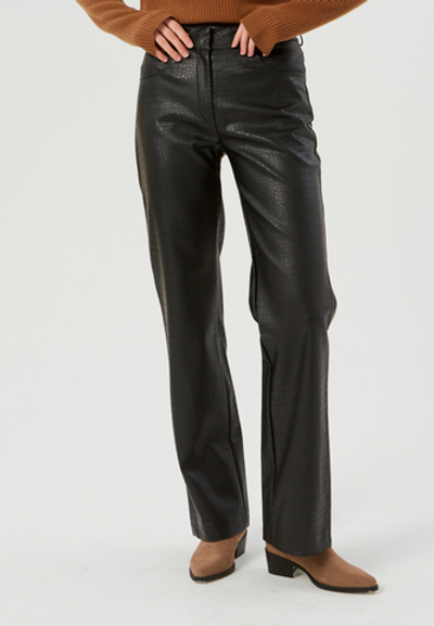 Брюки из экокожи под крокодила черные