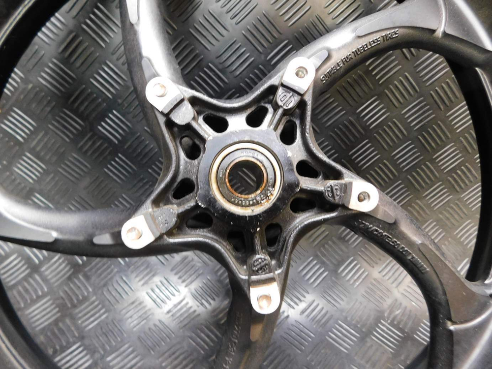 Колесо переднее Yamaha XVS1300 051687