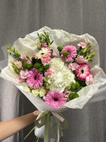 Букет из Хризантем, Гербер, Кустовой Гвоздики и Гортензии