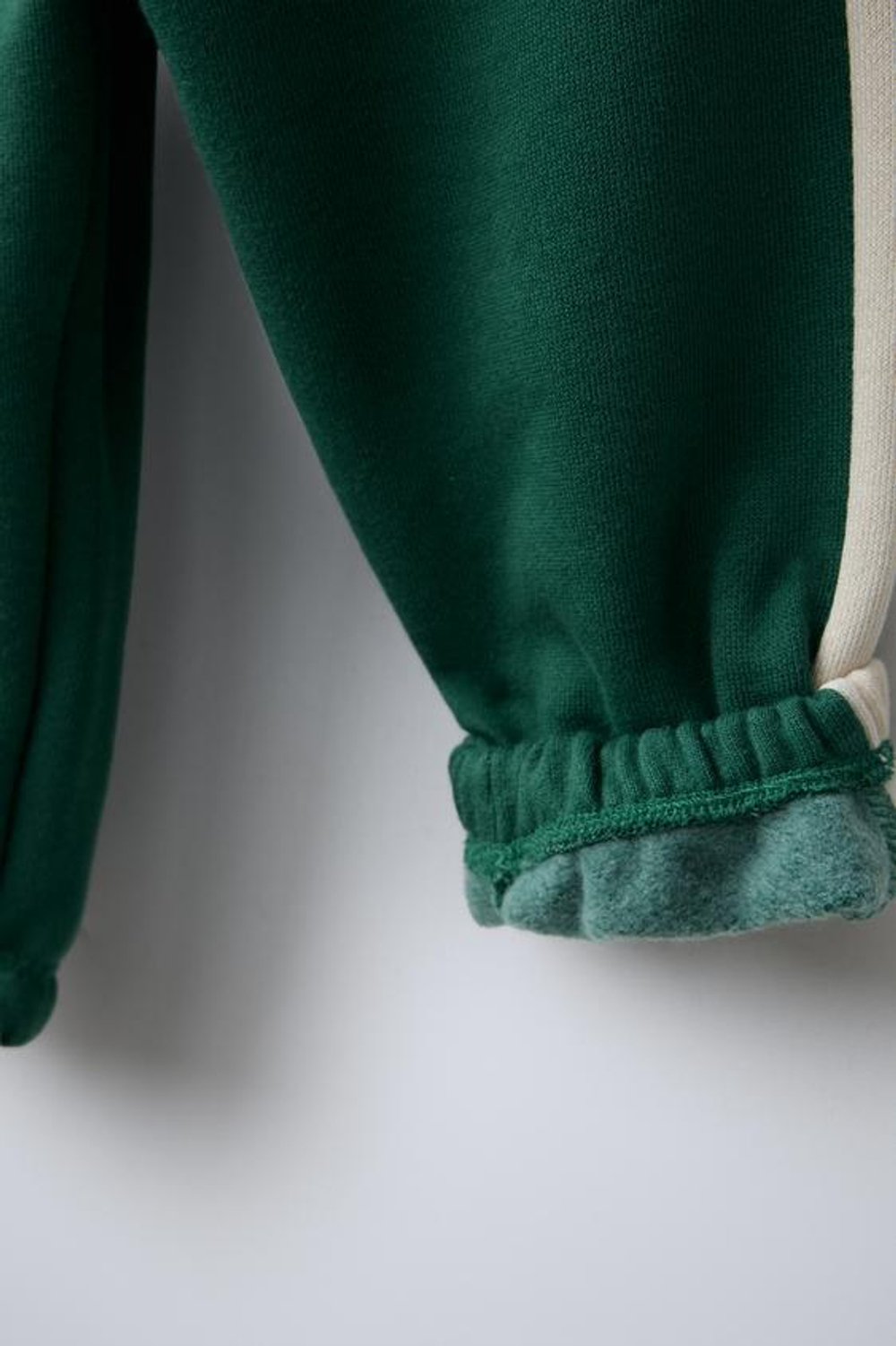 ZARA БРЮКИ-ДЖОГГЕРЫ С ВЫШИТОЙ НАДПИСЬЮ, ЗЕЛЕНЫЙ