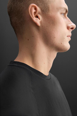 ZARA ПЕРФОРИРОВАННАЯ СПОРТИВНАЯ ФУТБОЛКА, ЧЕРНЫЙ