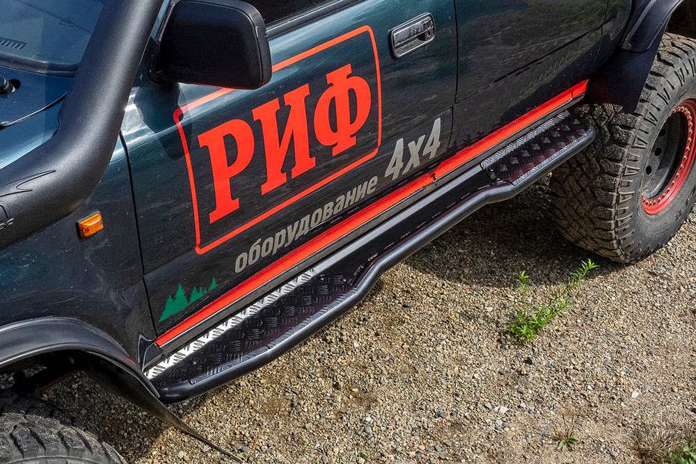 Пороги силовые Toyota Hilux 1983-1997 РИФ