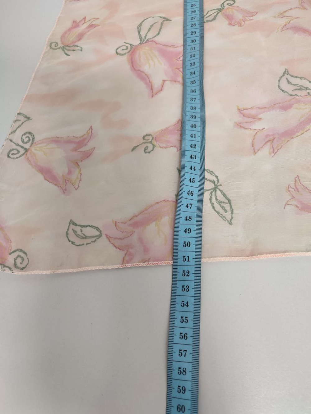 Шарф с легким рисунком