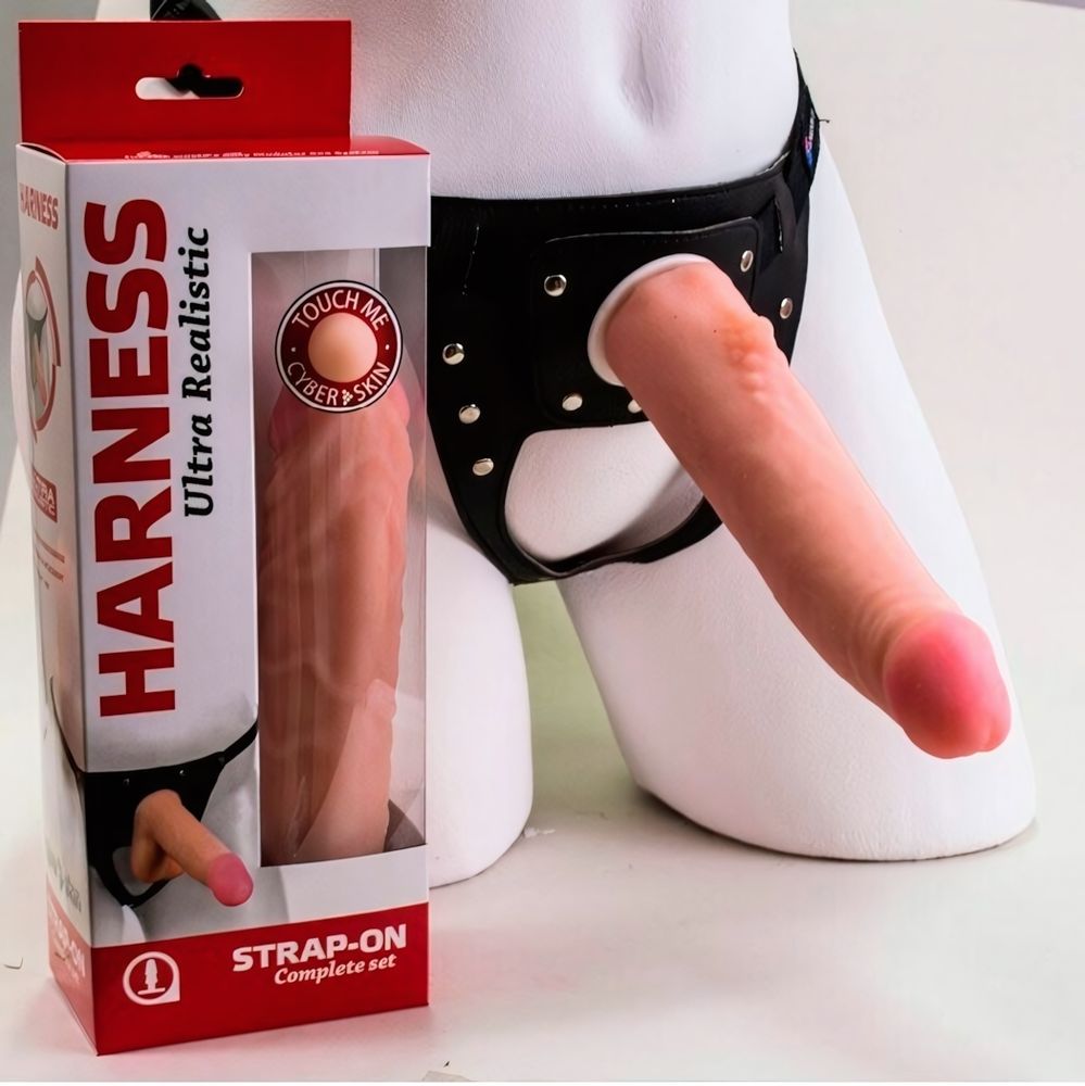 Страпон-трусики с реалистичным фаллосом Harness Ultra Realistic (18,5 см) (Цвет: телесный с черным)
