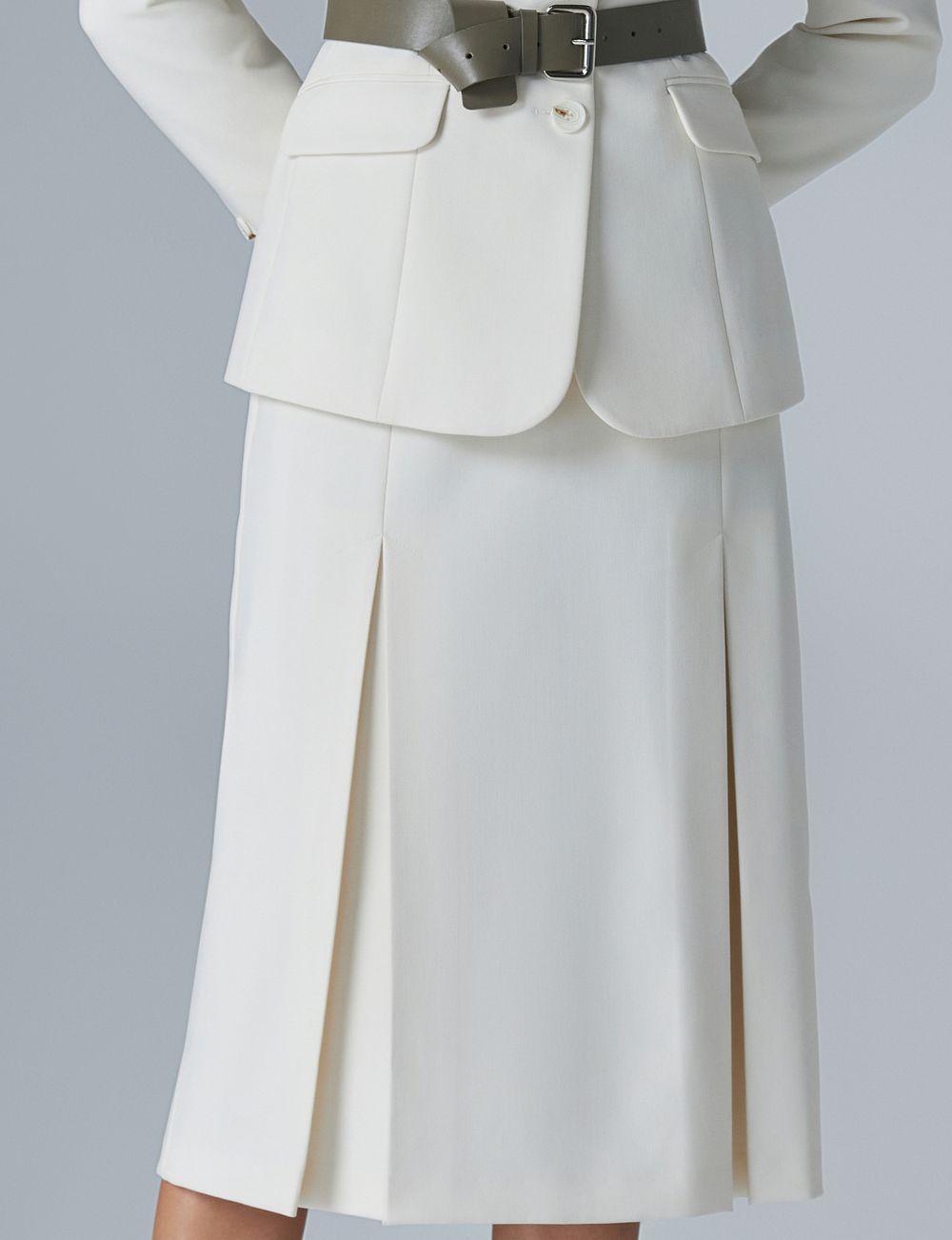 Белая юбка миди со складками (в оттенке айвори)