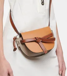Женская кожаная сумка Loewe Gate коричневый