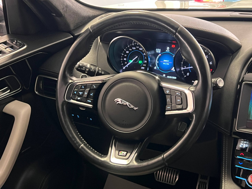 Jaguar F-Pace, 2020 год