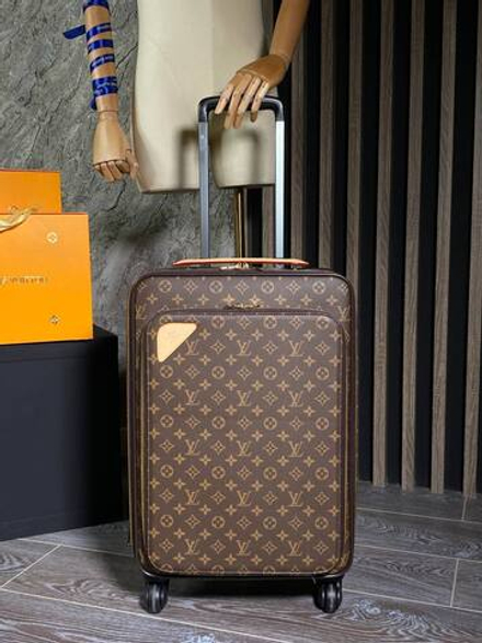 Чемодан Louis Vuitton