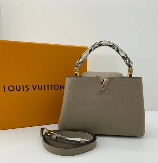 Сумка Louis Vuitton Capucines BB бежевый