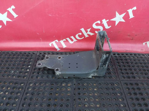 Кронштейн подножки левый 2020г