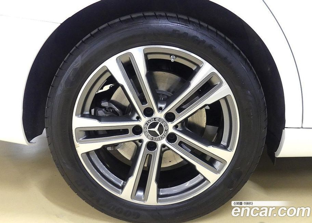 Mercedes-Benz E-Class W213 E350 4MATIC Avangarde (04.2022)