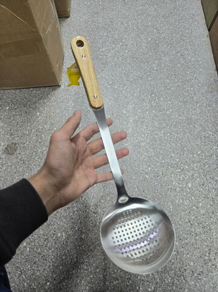 Шумовка светло деревянная ручка