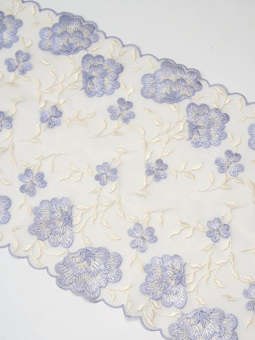 Вышивка на сетке шампань с пыльной сиренью неэластичная ширина 23 см