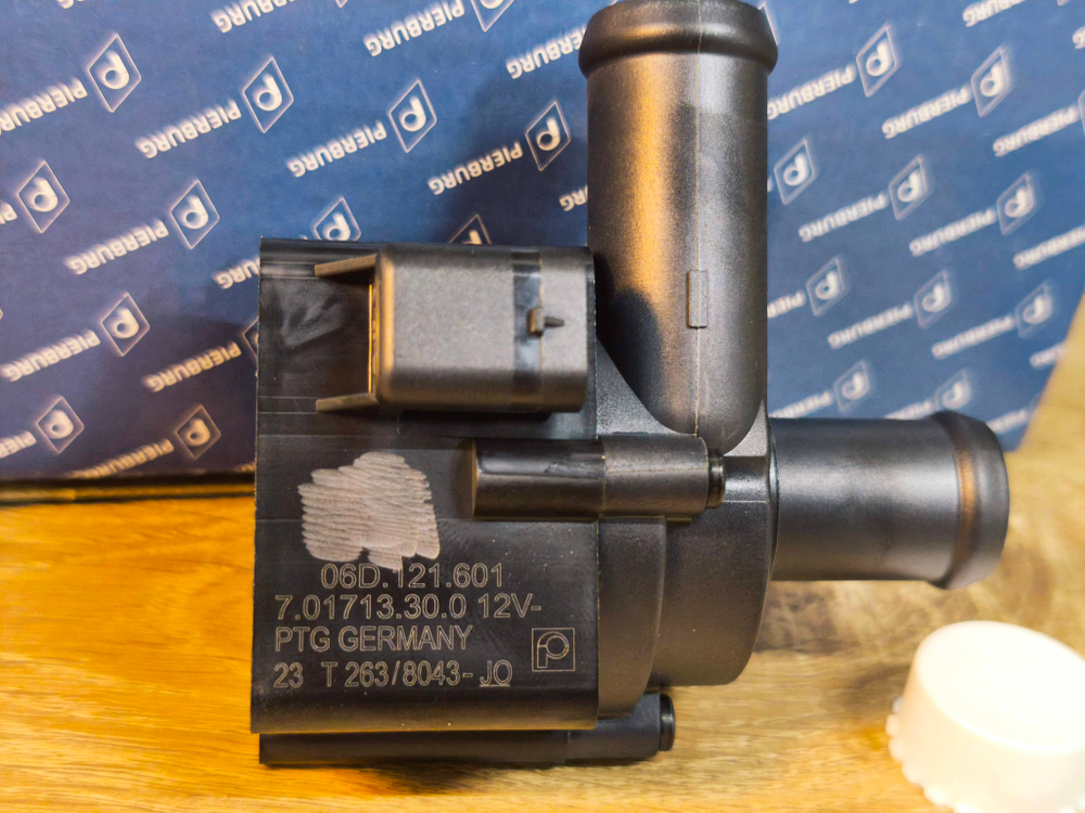 Дополнительный насос охлаждения с кронштейном Audi  A6/S6 седан IV 4G2 4GC C7 Pierburg