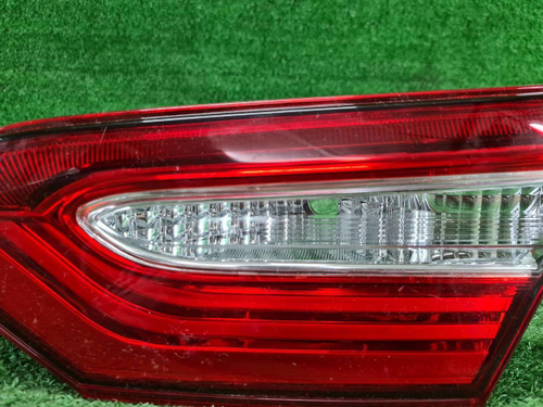 Фонарь правый внут Toyota Camry xv70 17-нв галоген