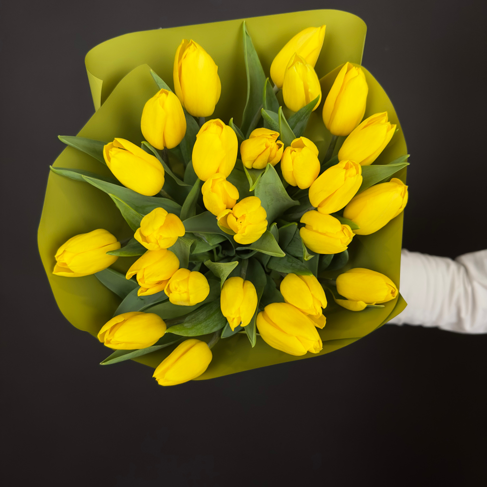 Bouquet of 25 yellow tulips