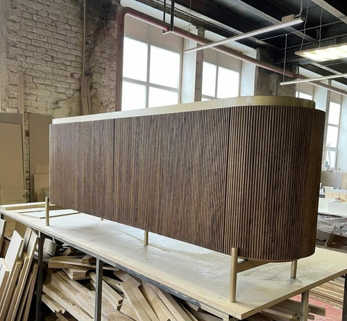 Комод с рельефной отделкой