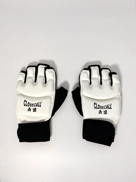 Перчатки для каратэ Closecall белые