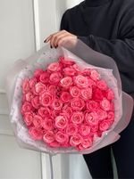 Гранд-букет из ярко розовых роз 51шт