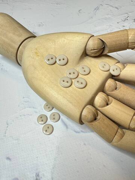 Пуговица пластиковая двухпрокольная (Пластик, 10, Светлый песок)