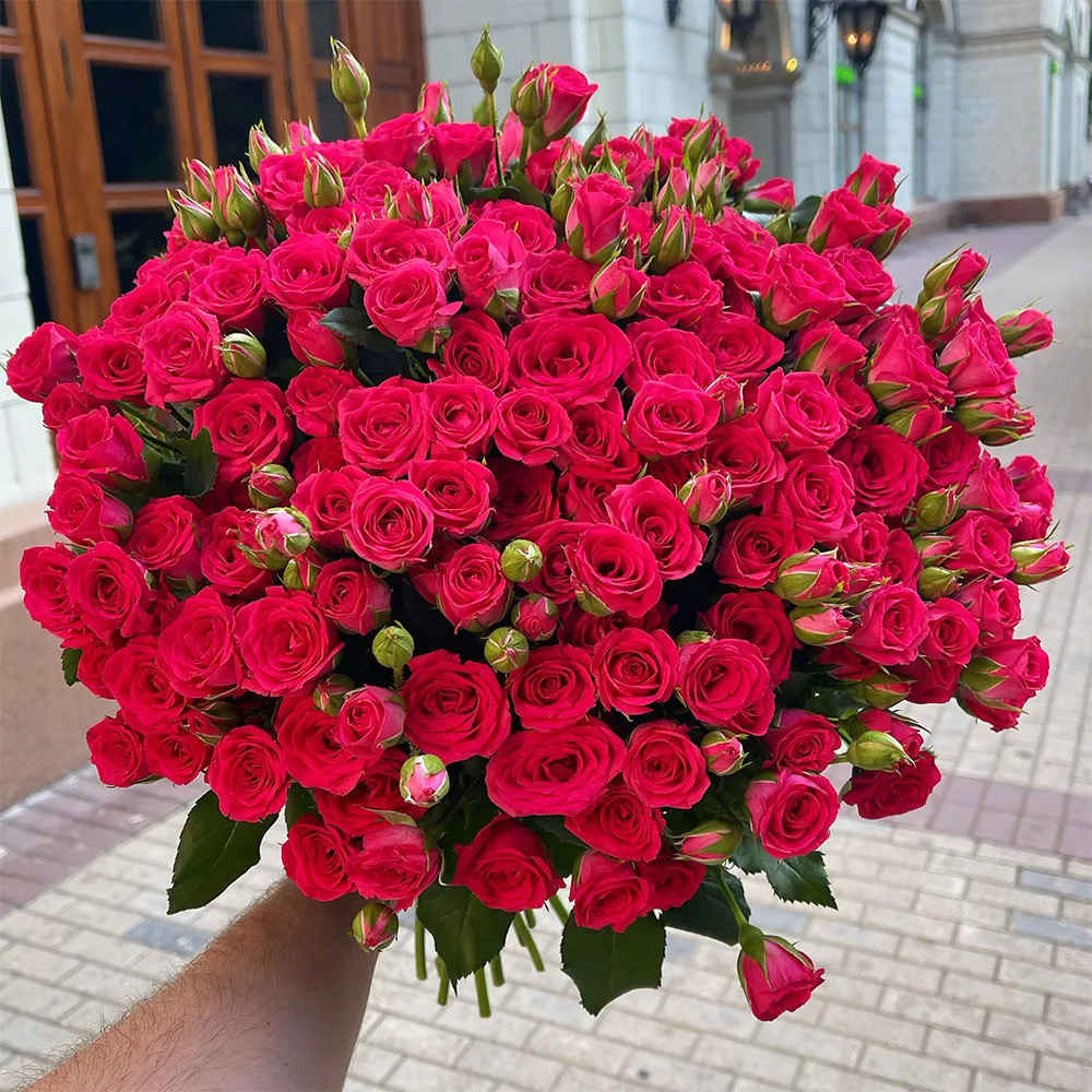 Букет из 29 конфетных кустовых роз &quot;Фаерворкс&quot;