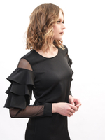 Платье с воланами на рукавах