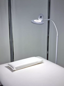 Лампа лупа косметологическая напольная