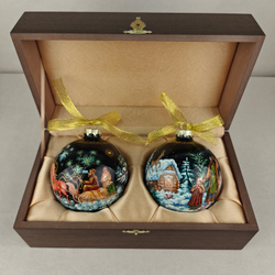Набор новогодних шаров с ручной росписью "Серебряное копытце" и "Морозко" в футляре