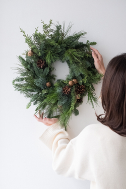 купить рождественский венок с шишками