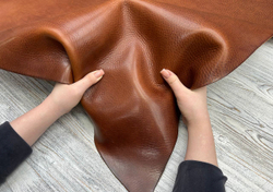 Кожа с пулл ап эффектов в цвете коньяк из Италии купить