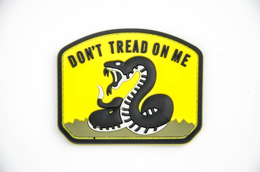 Шеврон Don't Tread on Me PVC. Жёлтый