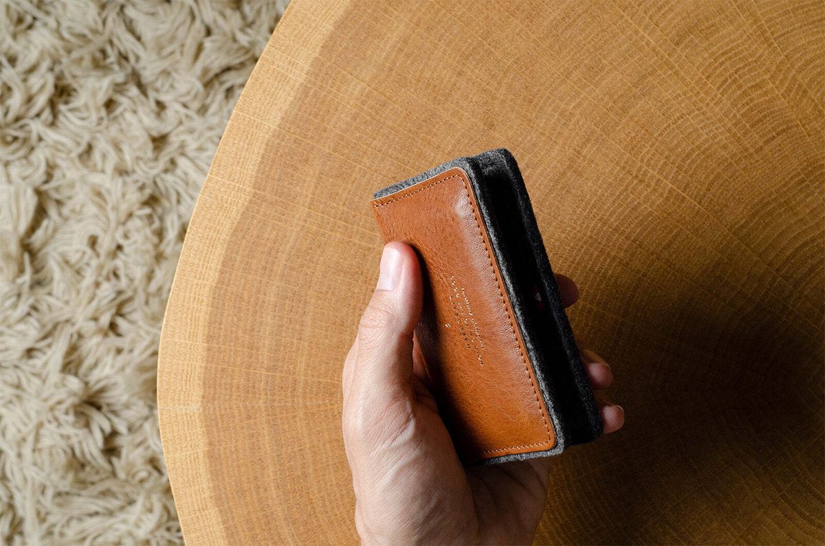 Hard Graft Card Fold Wallet Classic — картхолдер из кожи