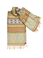 Теплый палантин с орнаментом