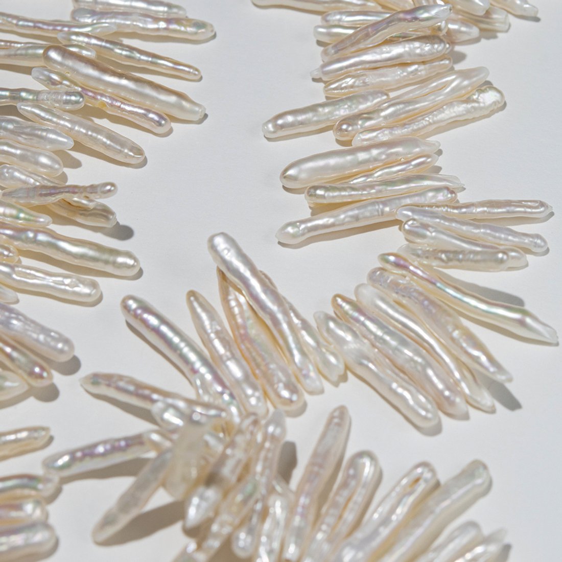 Жемчуг культивированный в форме палочки со смещенным отверстием, 20-28*3-5мм