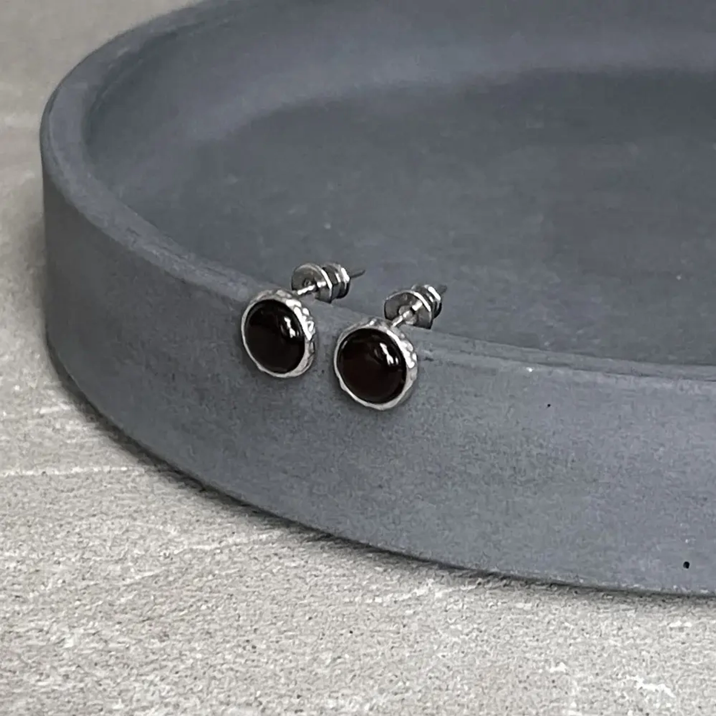 Серьги битые базовые большие с вишневым янтарем