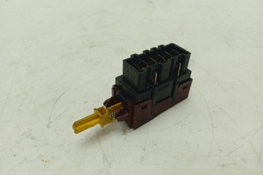 FE925N кт147 Сетевая кнопка для стиральной машины Zanussi FE925N б/у